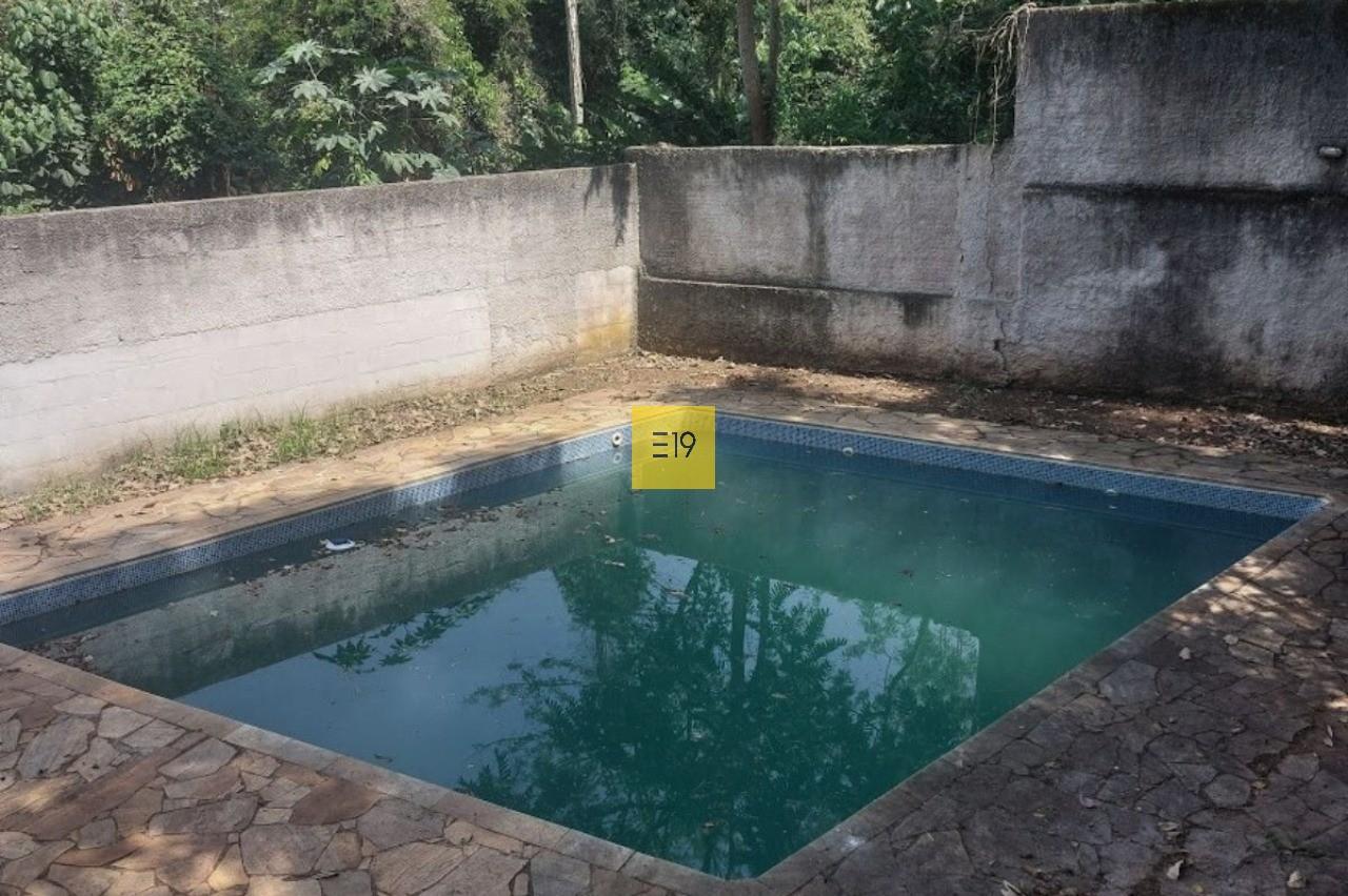 Piscina e área externa